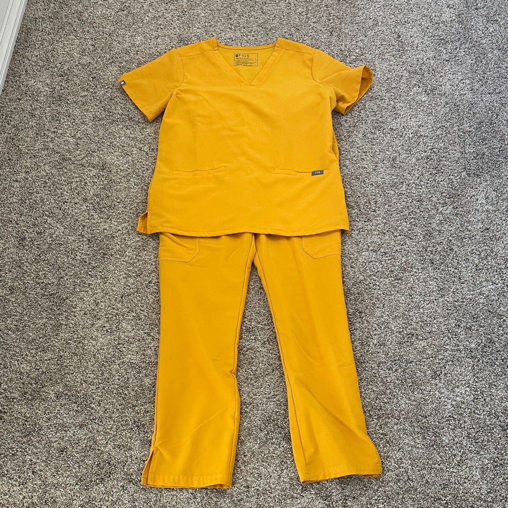 Yellow Figs Scrub Set